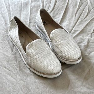 White mountain loafers